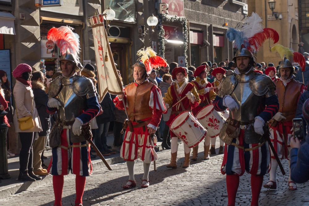 Epifanía y fiesta de la Befana en Urbania, Italia 